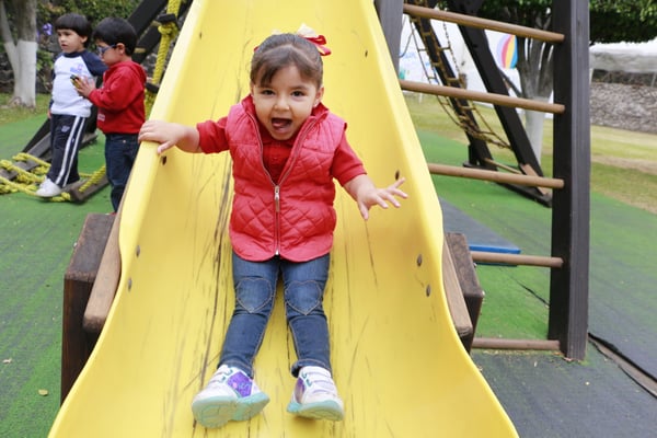 Blog-Imagen-orden-en-casa-para-mejorar-salud-mental-emocional-de-tu-hijo-nina-felizColegio-Williams-de-Cuernavaca-Dic20